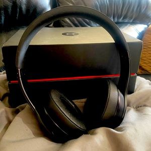 Beats By Dre Solo3 Wireless Bluetooth On Ear Headphones